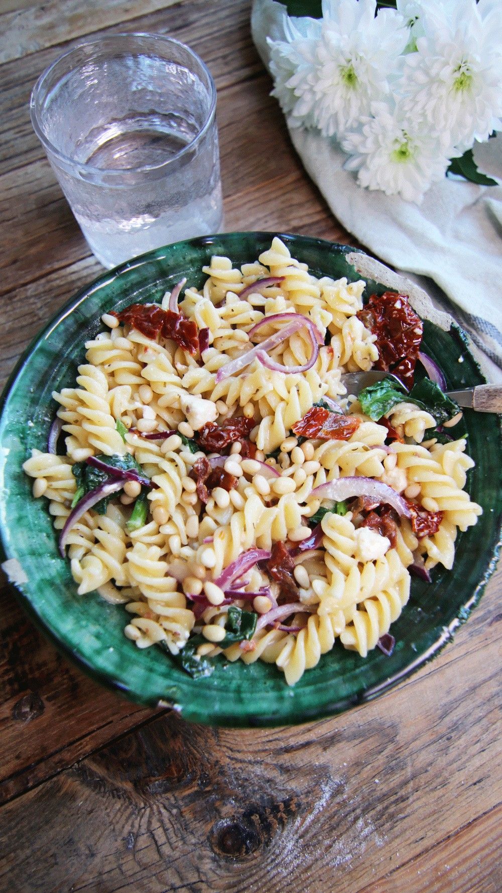 Pasta med soltørkede tomater og fetaost | Sulten